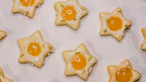 vegane Zitronenstern Plätzchen aus Mürbeteig, gefüllt mit veganem Lemon Curd